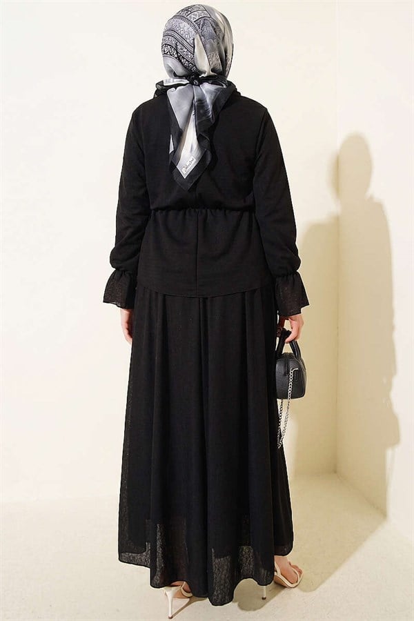 2 Piece Set with patterned skirt and elasticated waist, black.