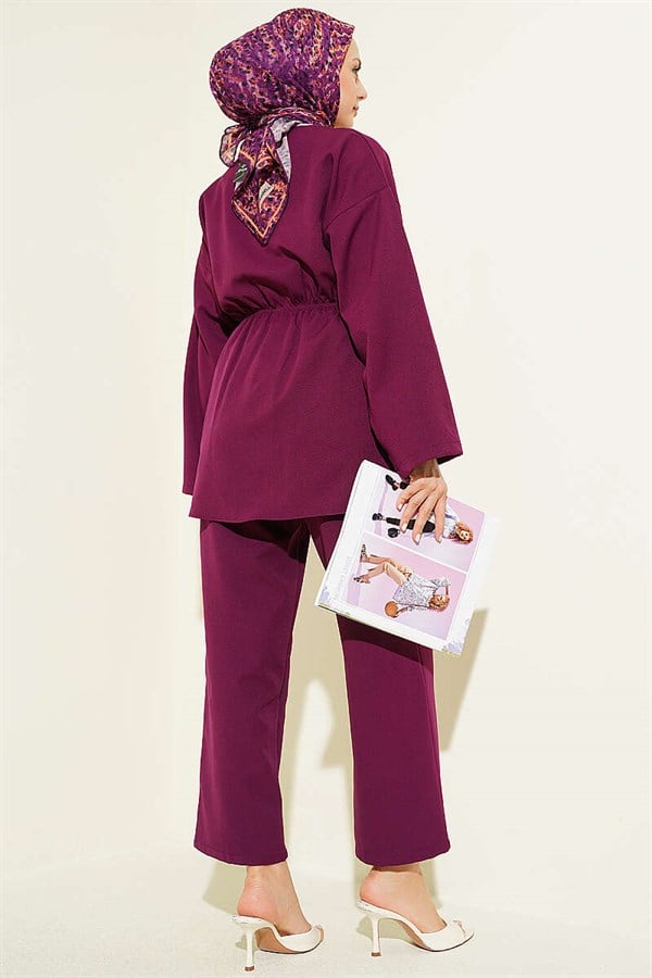 2 Piece Set with elasticated waist and gold buttons, in plum color.