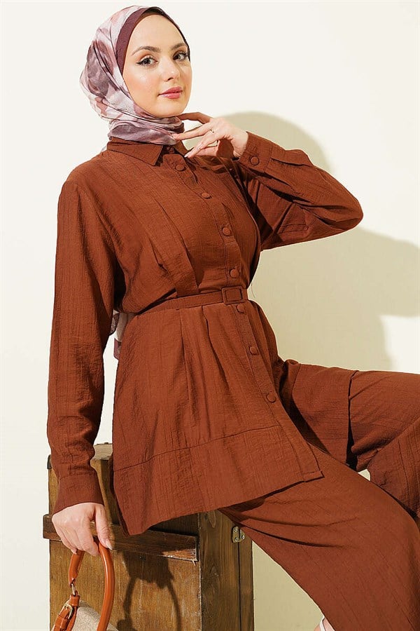 2 Piece Set with darts and belt, coffee brown.