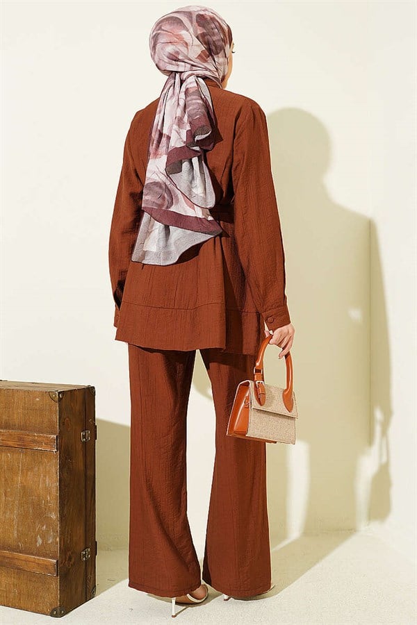 2 Piece Set with darts and belt, coffee brown.