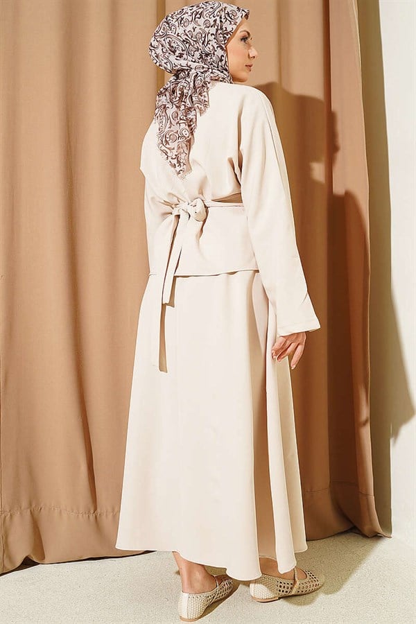 2 Piece Set with belted skirt and darts, beige.