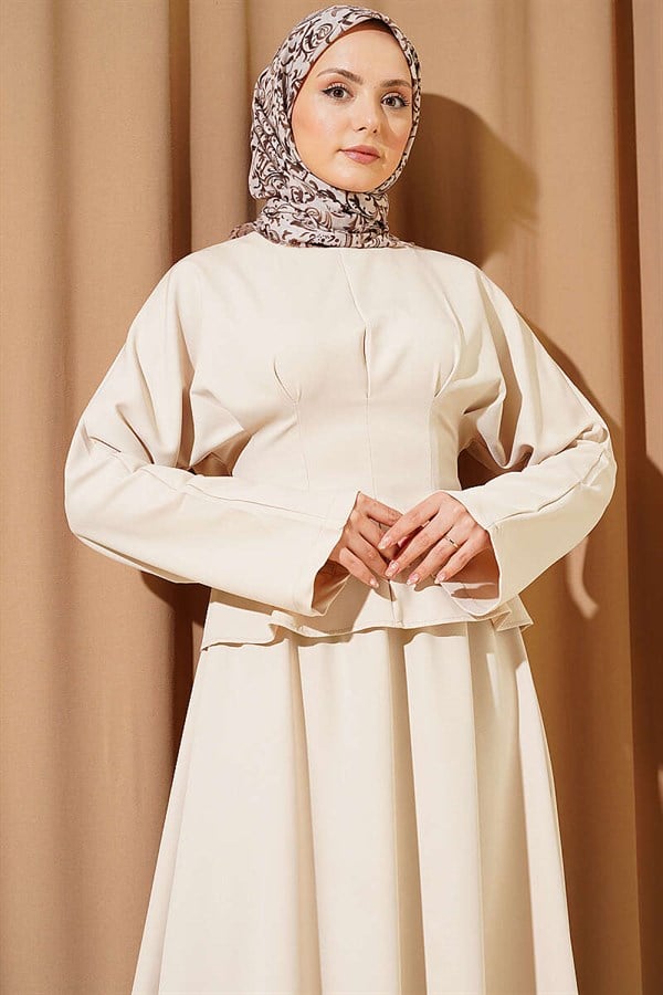 2 Piece Set with belted skirt and darts, beige.