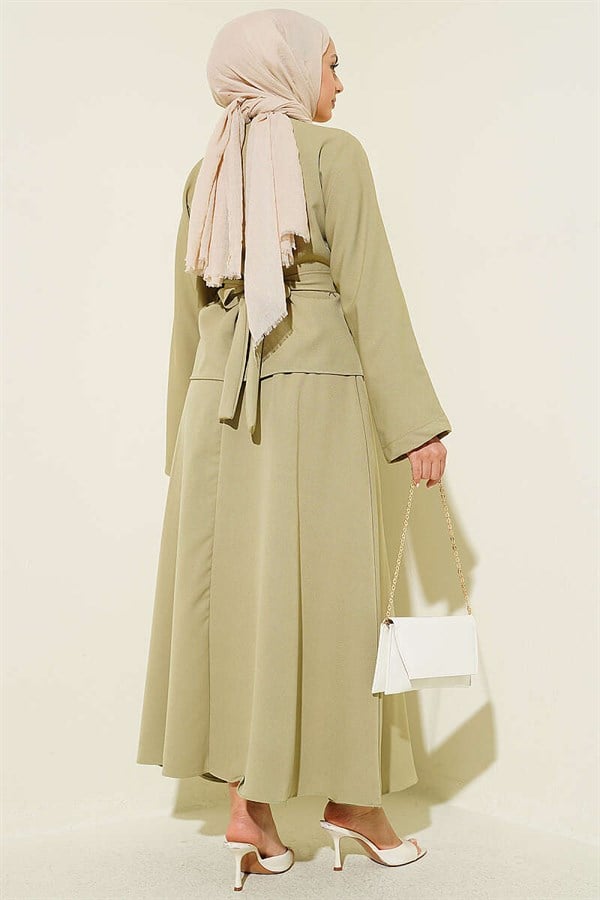2 Piece Set with belted skirt and darts, light green.