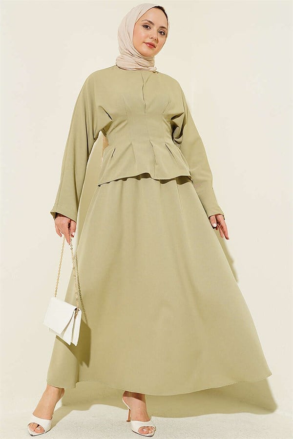 2 Piece Set with belted skirt and darts, light green.