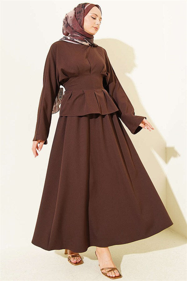 2 Piece Set in coffee color: Skirt with darts and belt.