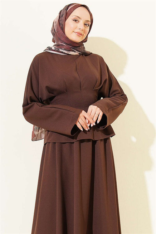 2 Piece Set in coffee color: Skirt with darts and belt.