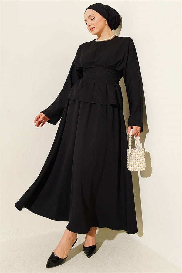 2 Piece Set with belted skirt and darts at the waist, black.