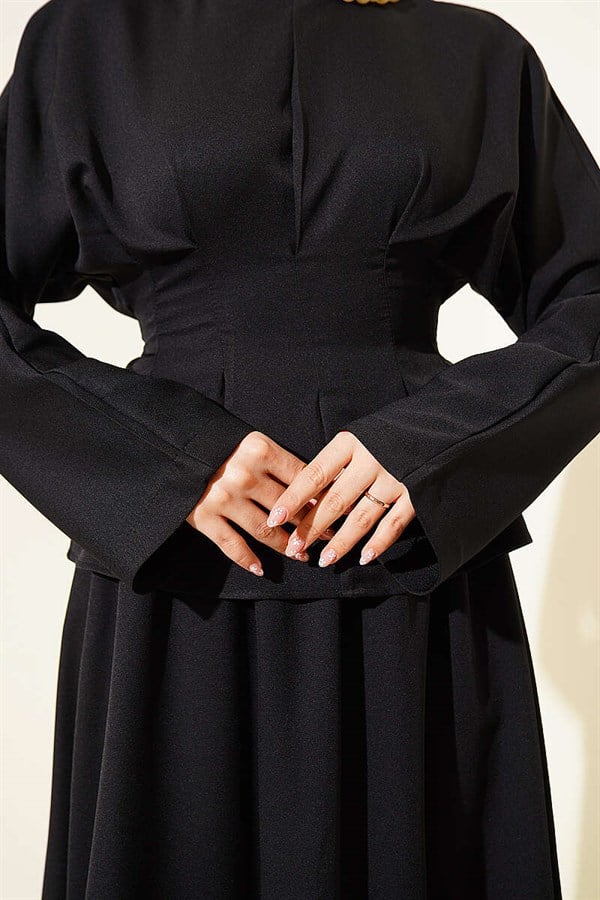 2 Piece Set with belted skirt and darts at the waist, black.