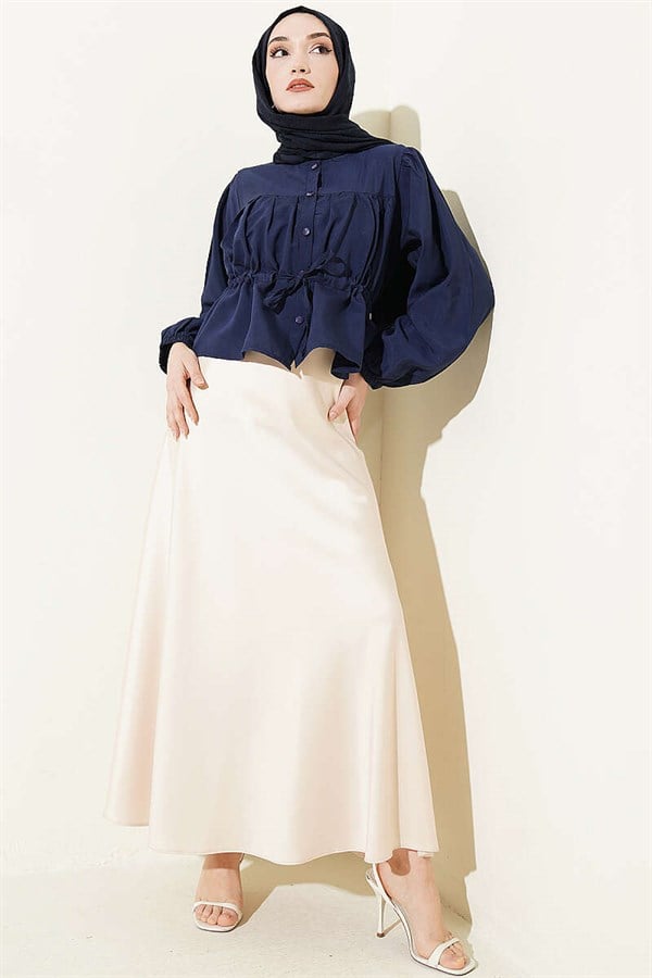Loose-fitting short shirt with tunnel waist, navy blue.