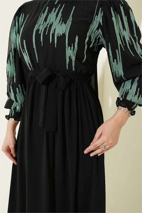 Ankle-Sized Embroidered Dress in Light Green