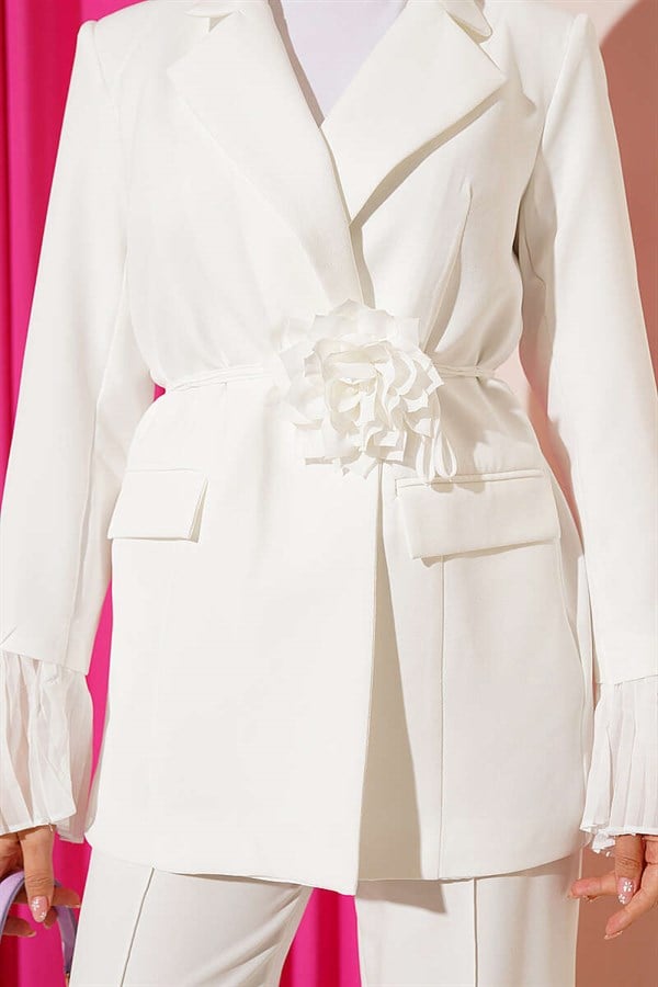 White Blazer Suit 2 Piece Set Suit with Wrist Pleats and Flower Brooch