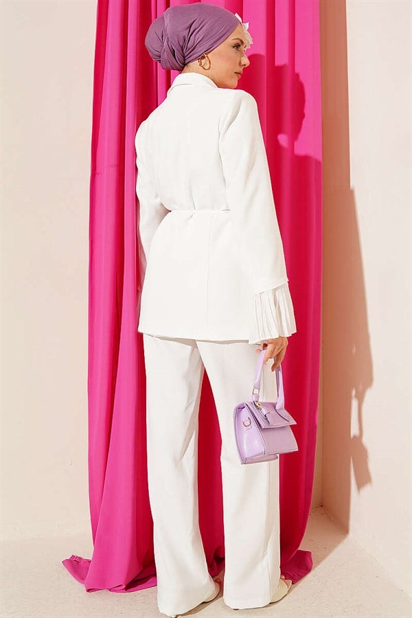 White Blazer Suit 2 Piece Set Suit with Wrist Pleats and Flower Brooch
