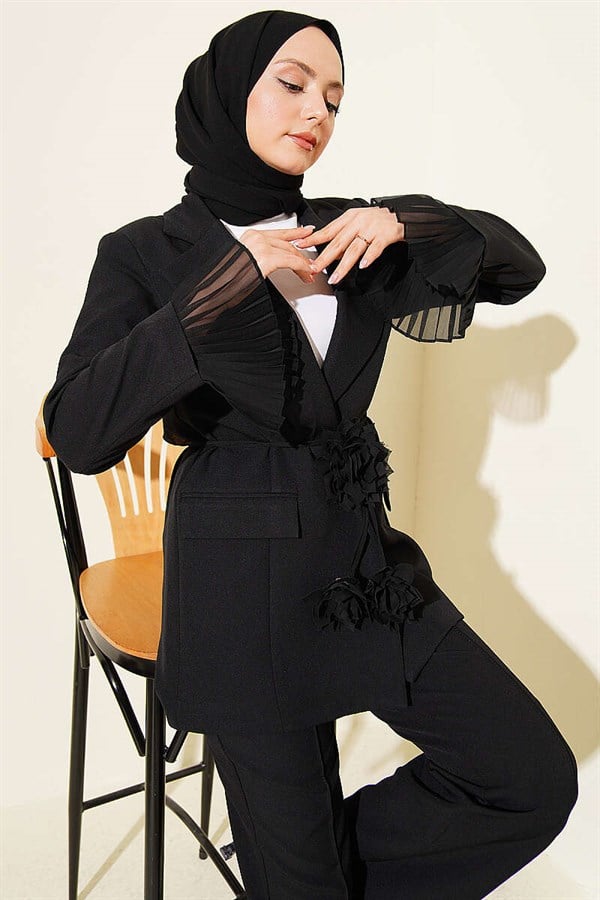 Black Blazer Suit 2 Piece Set Suit with Wrist Pleats and Flower Brooch