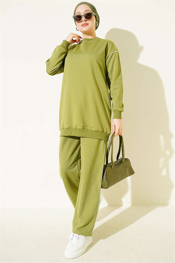 Two-Piece Set with Crew Neck and Stripe, Light Green