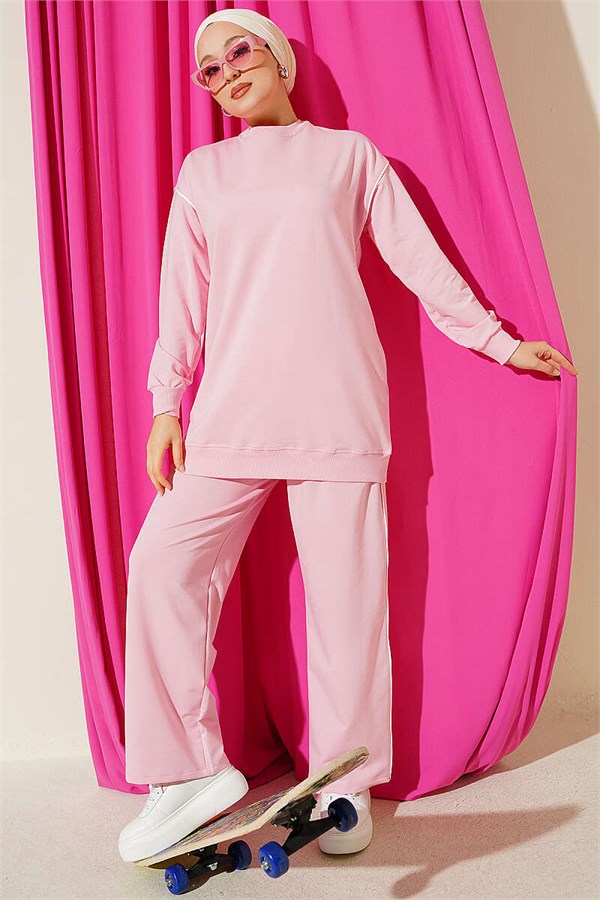 Pink Two-Piece Set with Crew Neck and Striped Detail