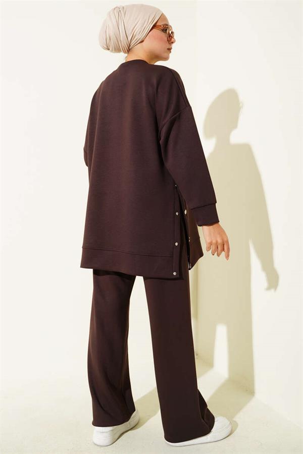 Crew Neck 2 Piece Set with Metal Buttons on the Sides, Brown