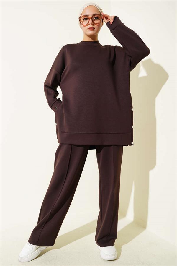 Crew Neck 2 Piece Set with Metal Buttons on the Sides, Brown