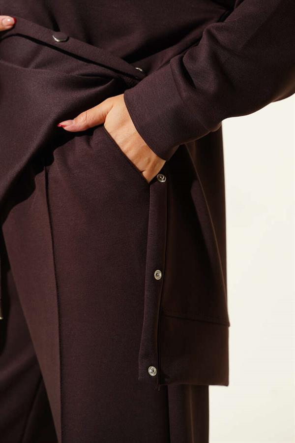 Crew Neck 2 Piece Set with Metal Buttons on the Sides, Brown