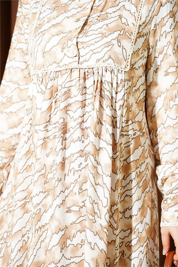 Wide-Sleeved Belmando Dress with Lace Trim on the Bust, Beige.