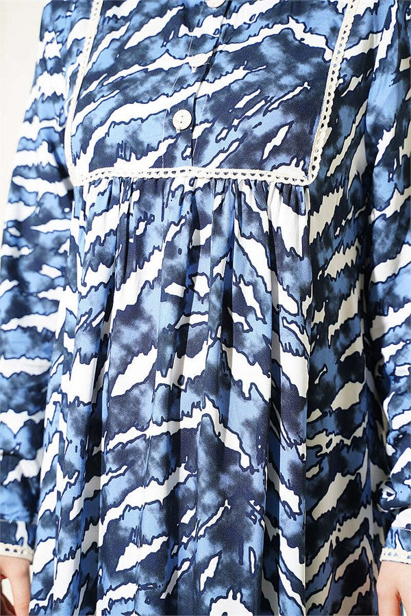Wide-Sleeved, Lace-Depth Belmando Dress in Navy Blue