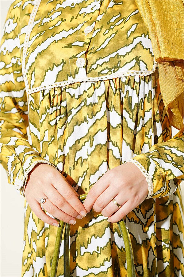 Wide-Sleeved, Lace-Depth Belmando Dress in Olive Green