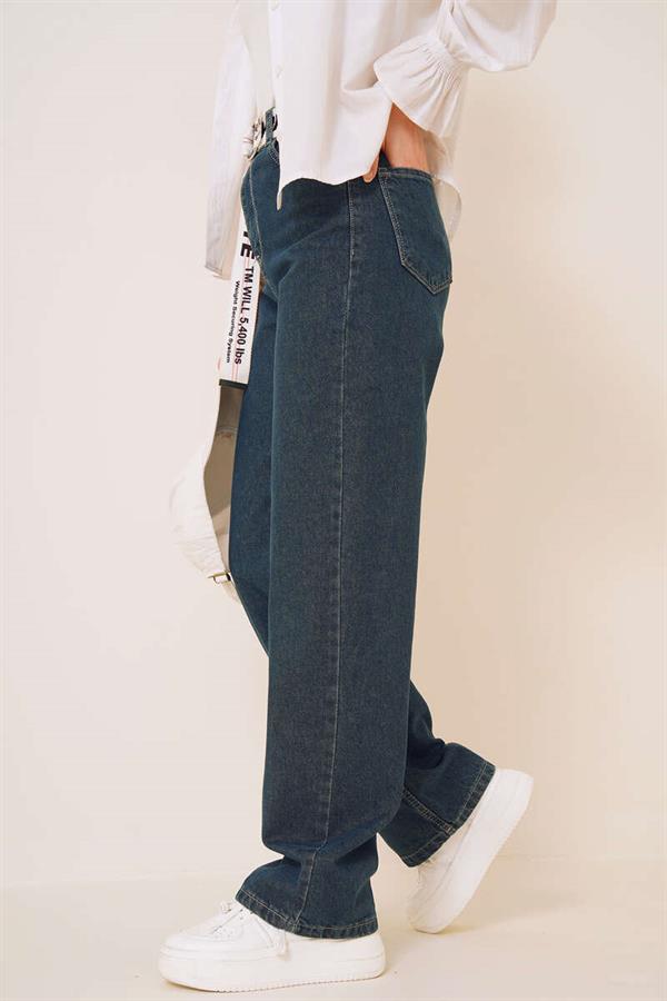 Straight Leg Medium Tint Jeans