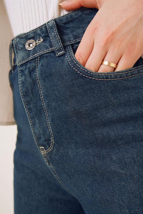 Straight Leg Medium Tint Jeans