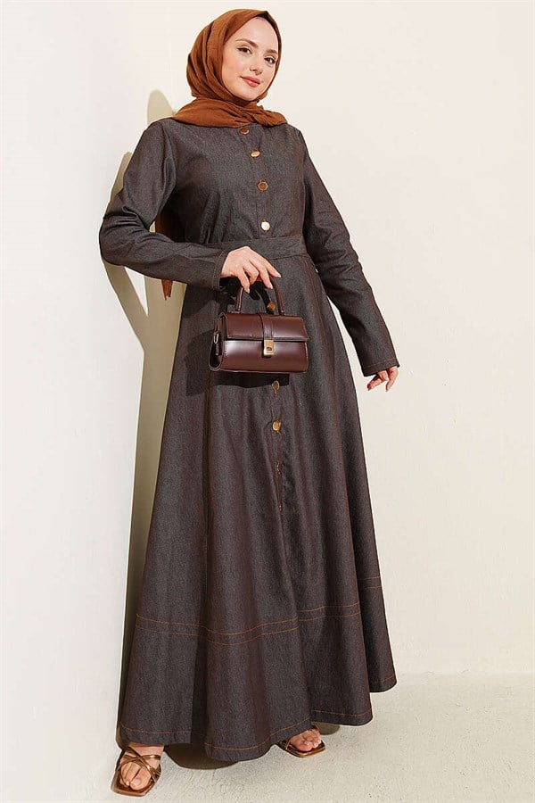 Button-down belted denim dress in brown.