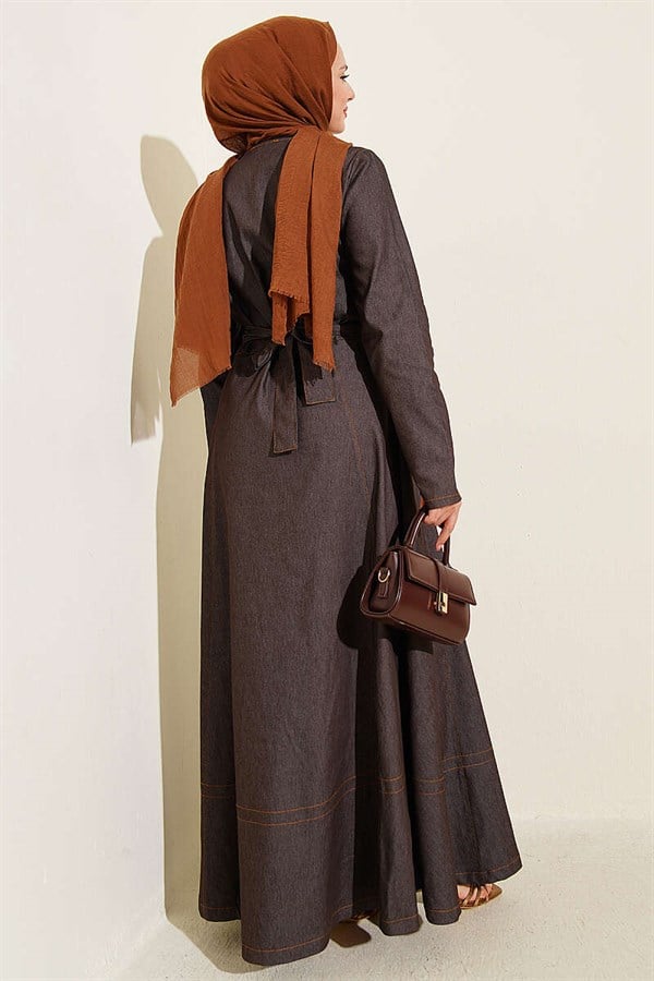 Button-down belted denim dress in brown.