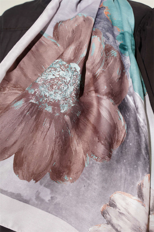 Camellia Pattern Scarf with Stones