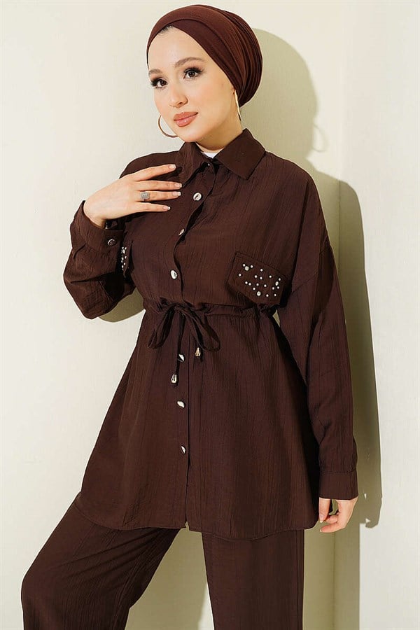 2 Piece Set with pocket flaps and waist tunnel, coffee color.