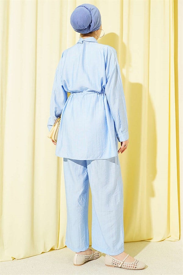 2 Piece Set with pocket flaps and waist tunnel, blue.