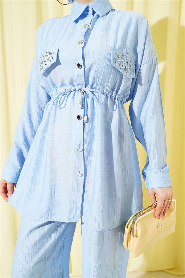 2 Piece Set with pocket flaps and waist tunnel, blue.