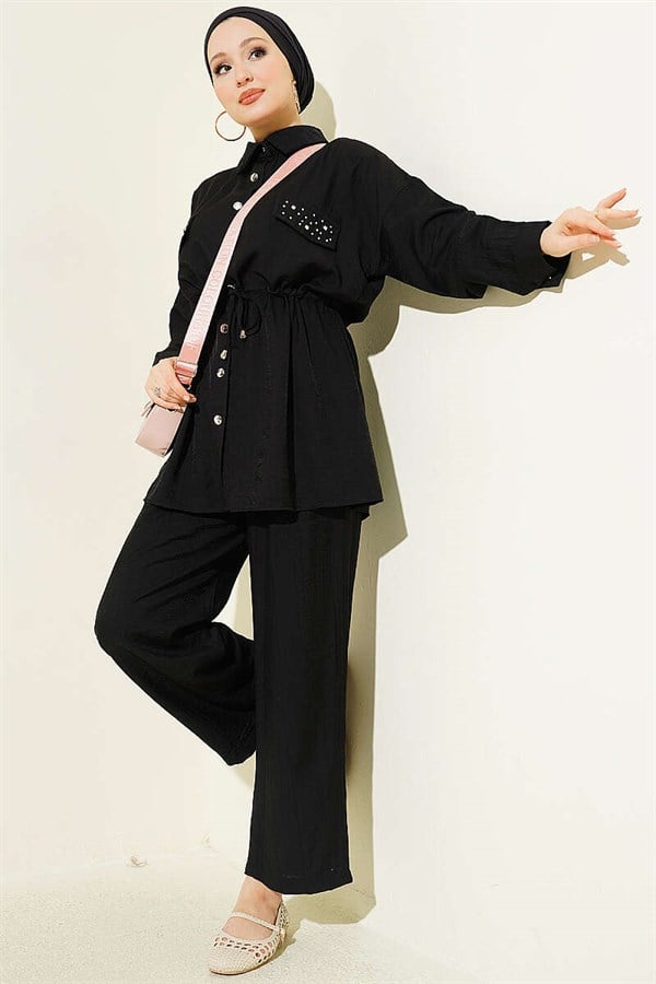 2 Piece Set with pocket flaps and waist tunnel, black.