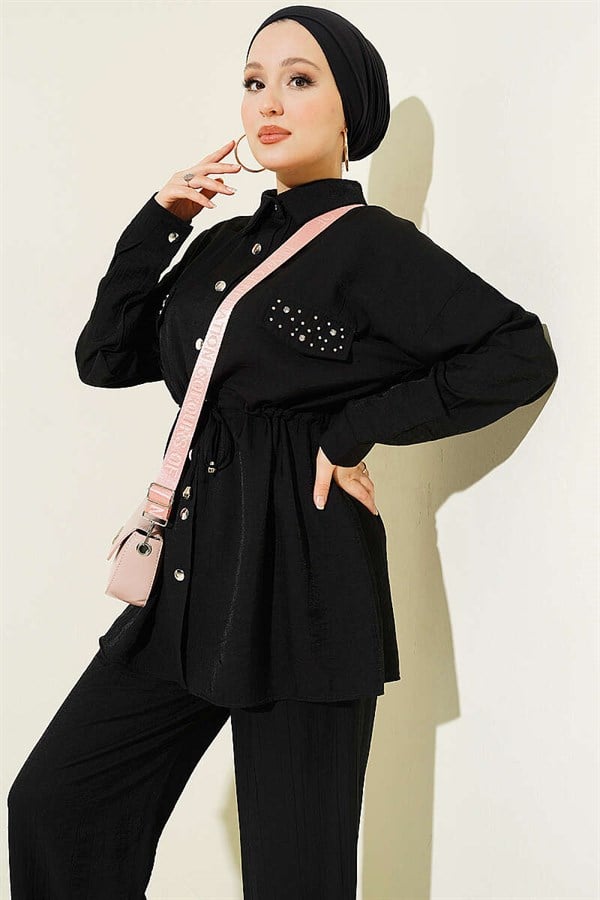 2 Piece Set with pocket flaps and waist tunnel, black.
