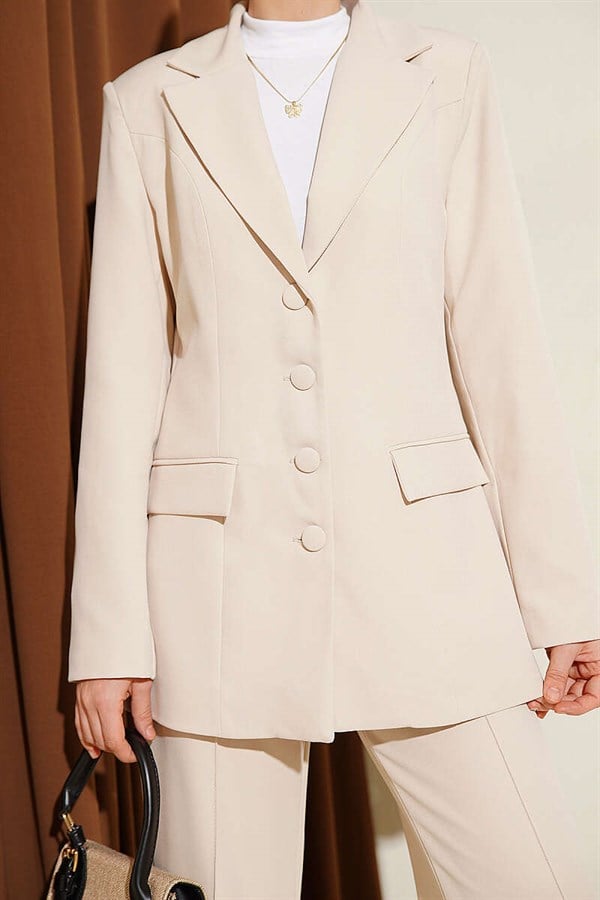 2 Piece Set with blazer jacket and pocket flaps, beige.