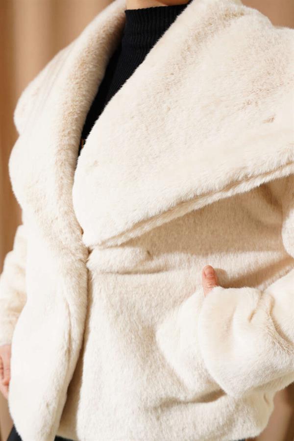 Basic Short Plush Coat with Pockets Ecru