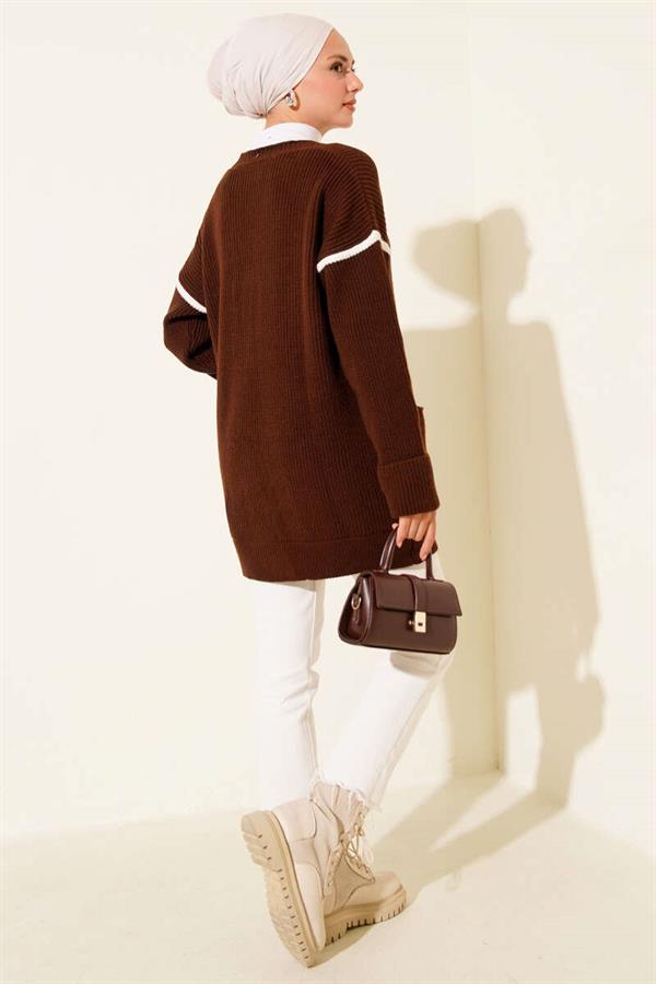 Pocketed Gold Buttoned Knitted Cardigan Brown