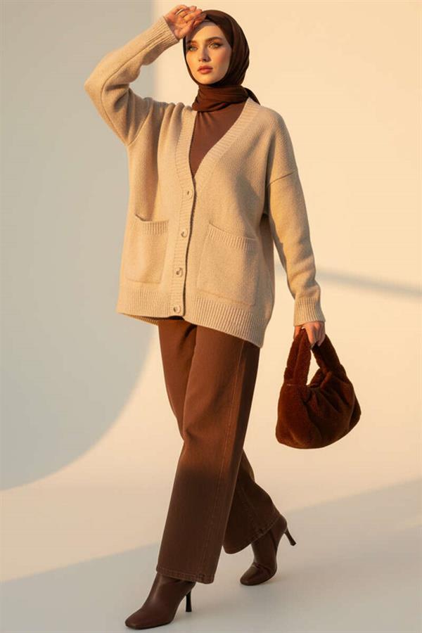 Double Pocket Buttoned Knitted Cardigan Beige