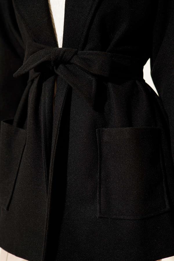 Double-Pocketed Double-Breasted Belted Short Coat Black