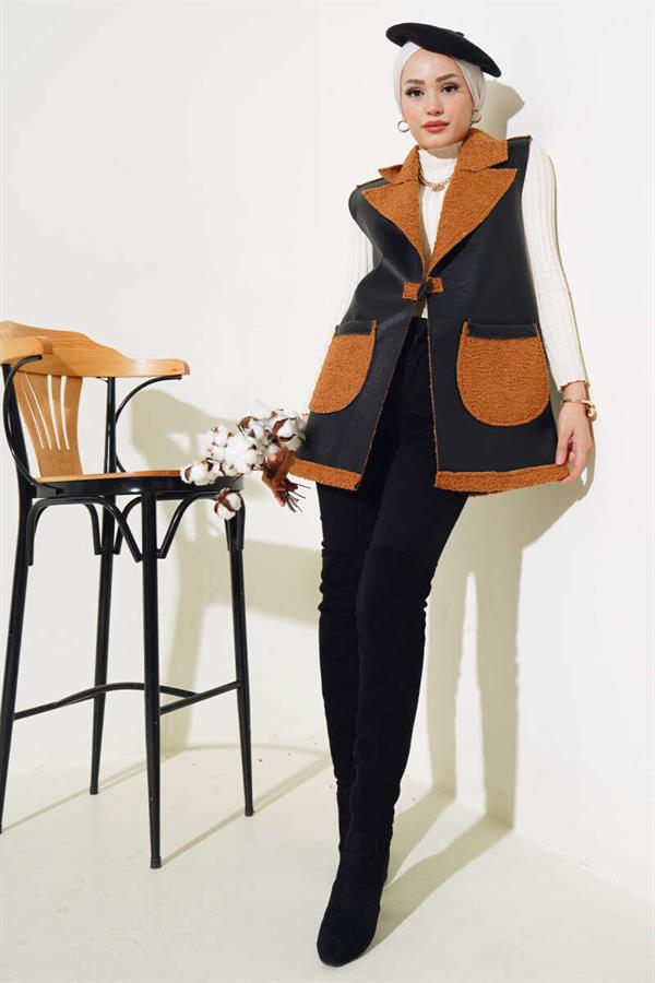 Double Pocket Furry Leather Vest Black Camel