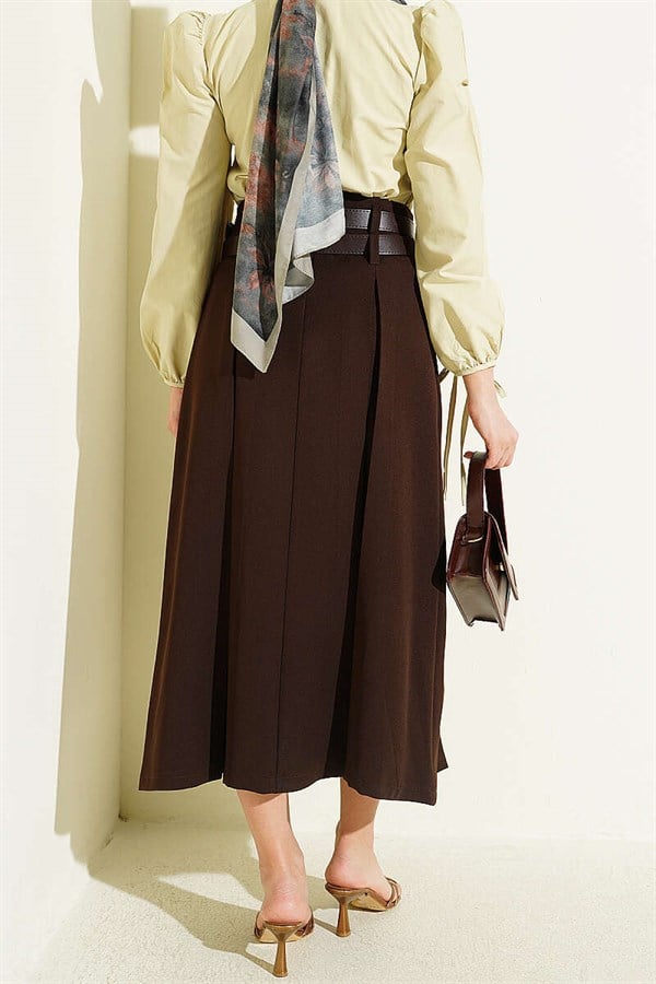 Double-belted dart-detailed flared skirt in brown.