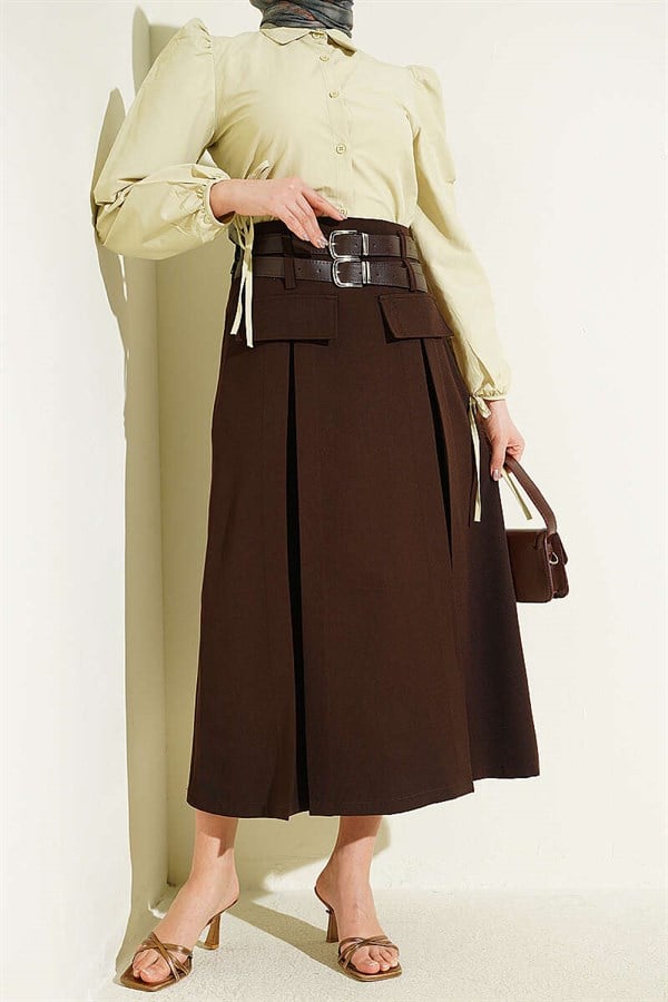 Double-belted dart-detailed flared skirt in brown.