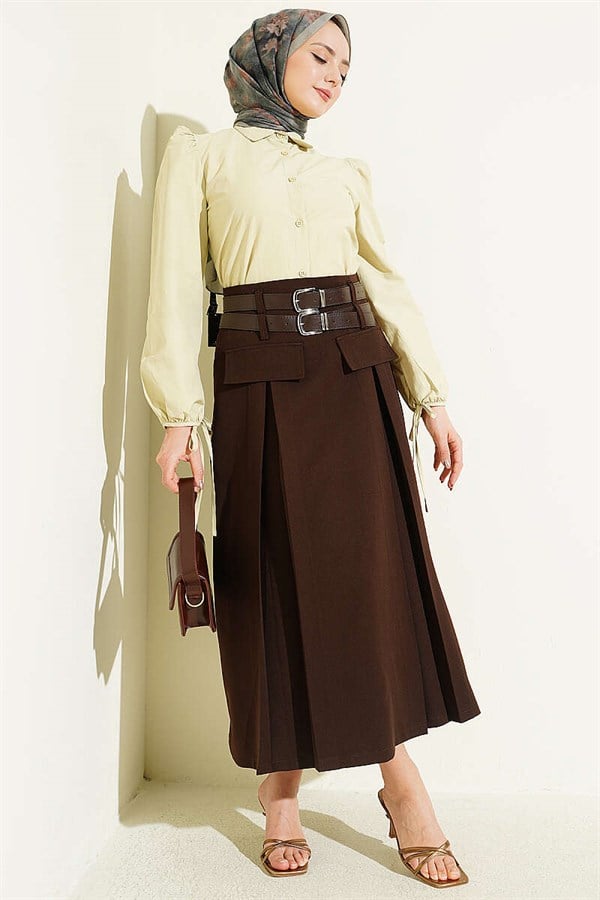Double-belted dart-detailed flared skirt in brown.