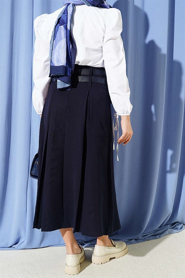 Double-belted dart-detailed flared skirt, navy blue.