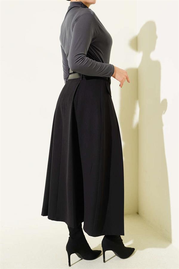 Double-Armed Dart Detail Flared Skirt Black