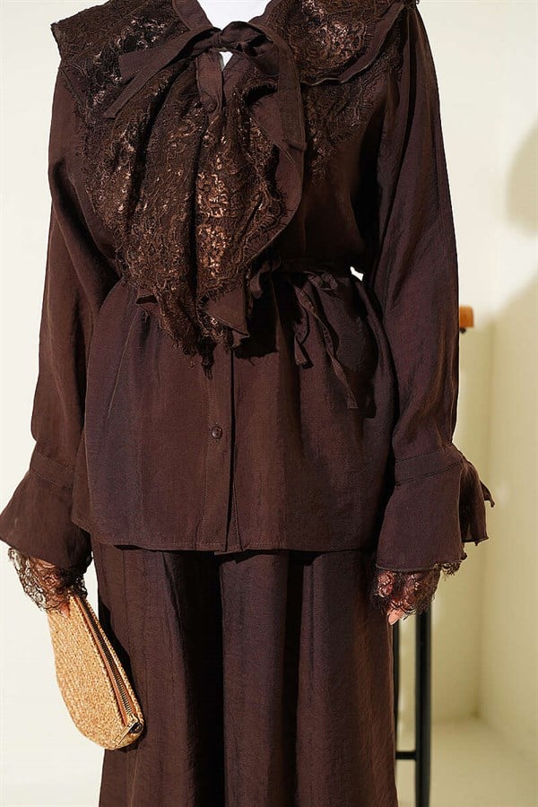 Loose-fitting 2 Piece Set with lace detailing, coffee color.