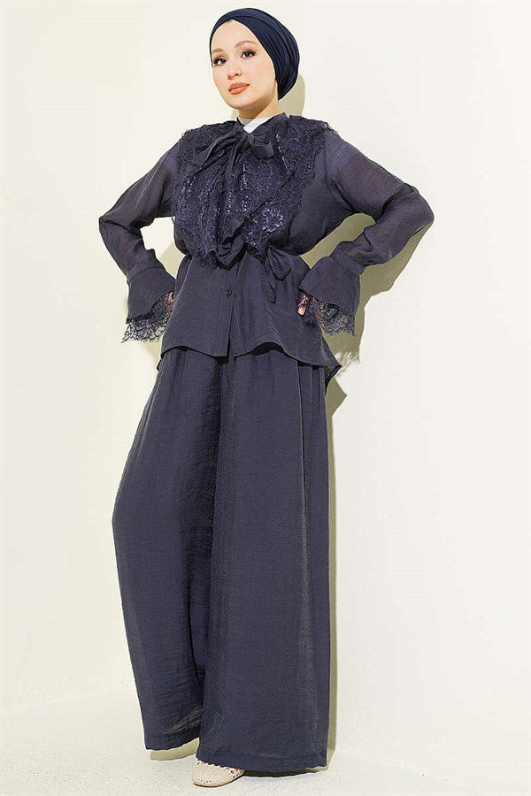 Loose-fitting 2 Piece Set with lace detailing, navy blue.