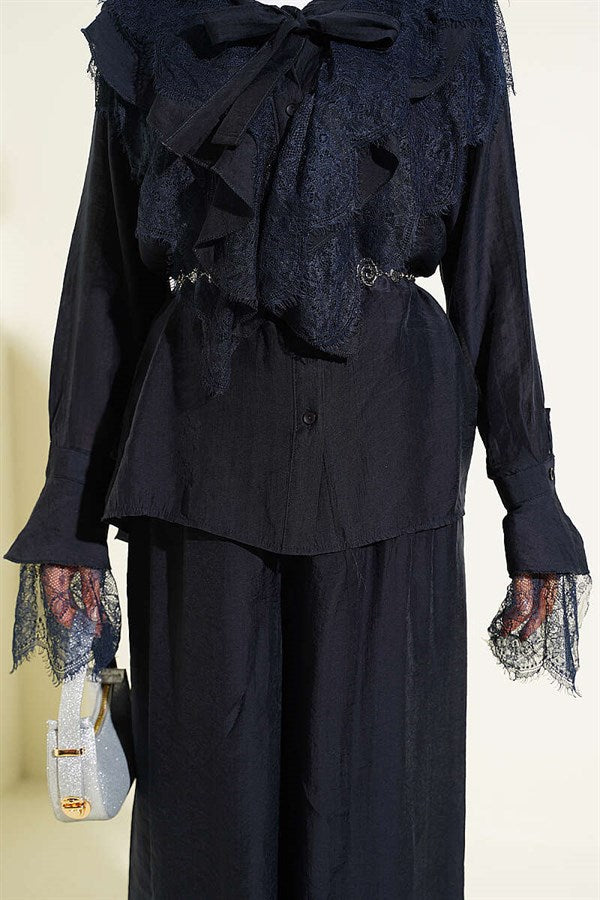 Loose-fitting 2 Piece Set with lace detailing (Parliamentary style)