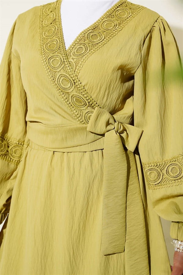 Lace-trimmed 2 Piece Set with Front Tie, Light Green